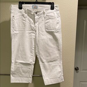 Levi's White Capri Pants